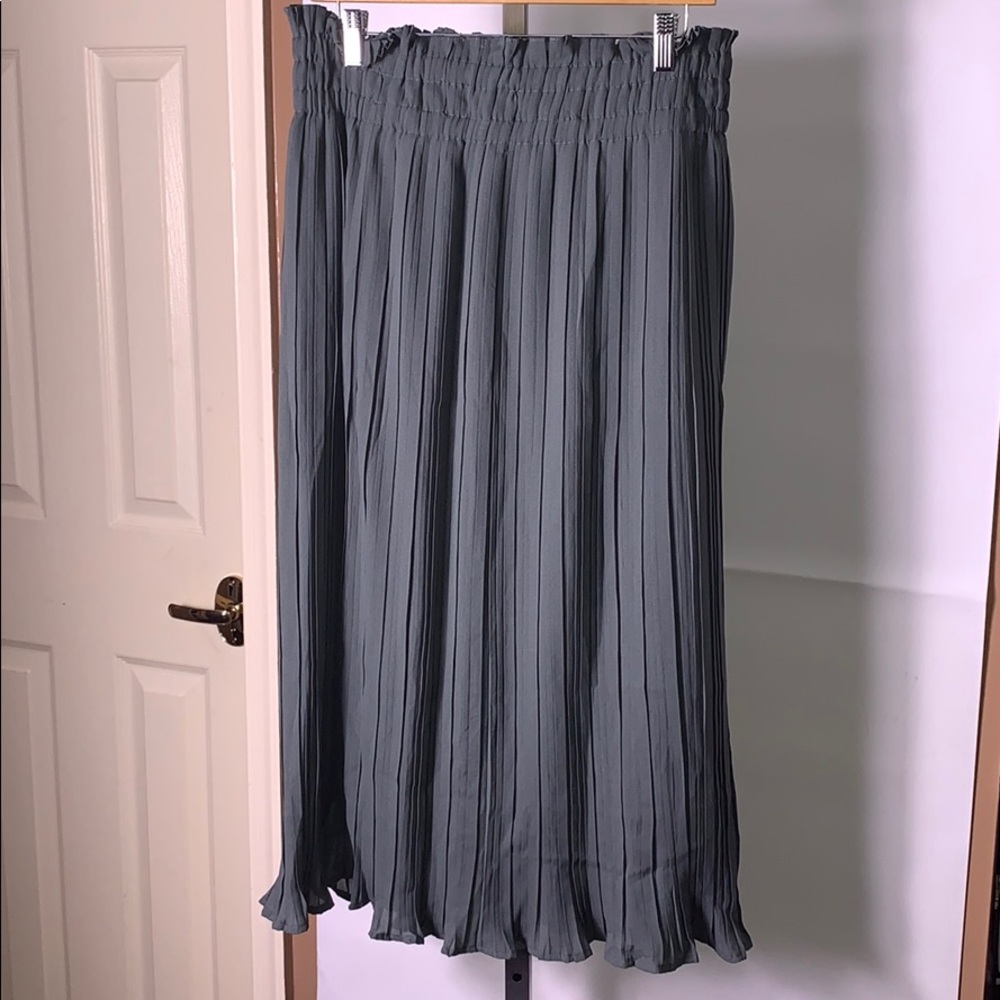Grey Pleated Basic Skirt